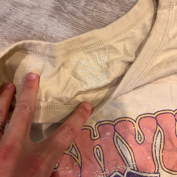 ⭐️ BOGO ⭐️ Zoe & Liv, Nashville graphic tee, size large - Picture 4 of 4